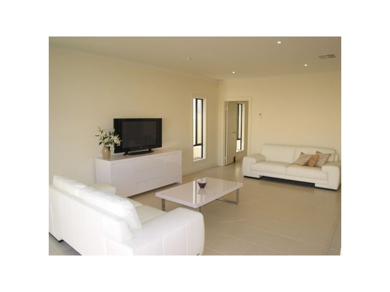 10 Illawarra Court, West Lakes Shore SA 5020