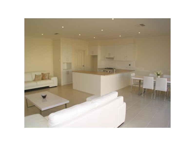 10 Illawarra Court, West Lakes Shore SA 5020