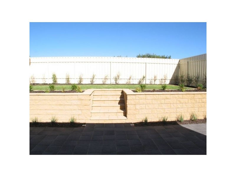 10 Illawarra Court, West Lakes Shore SA 5020