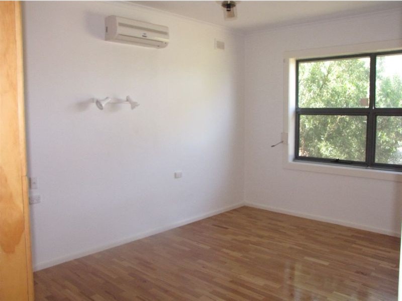 12 Farncomb Road, Fulham SA 5024