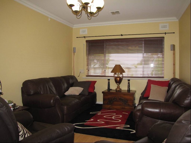 36 Charles Street, Valley View SA 5093