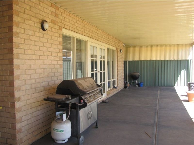 12 Lakefield Crescent, Mawson Lakes SA 5095