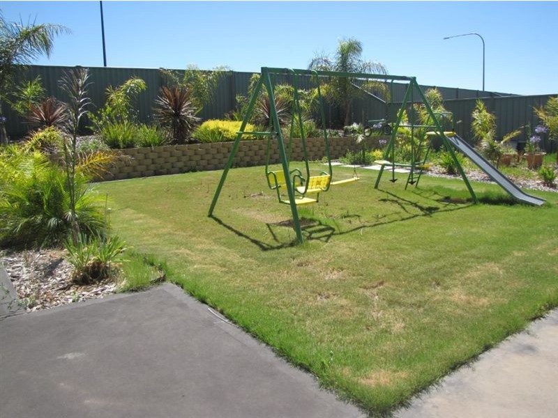 12 Lakefield Crescent, Mawson Lakes SA 5095