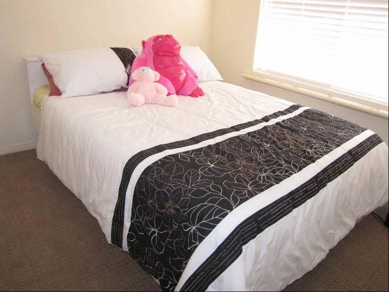 9 Yellow Gum Ave, Athol Park SA 5012