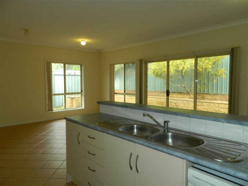 18 Maple Circuit, Mawson Lakes SA 5095