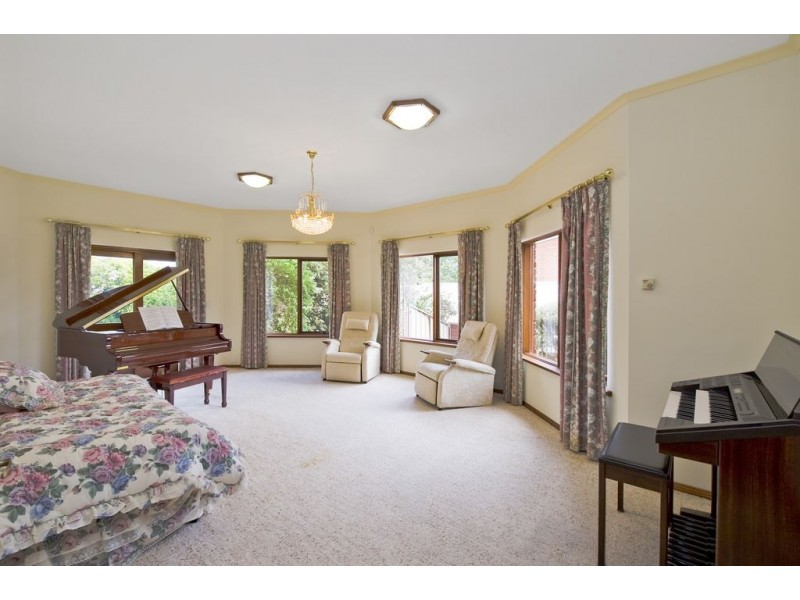 8 Glyde Street, Glen Osmond SA 5064