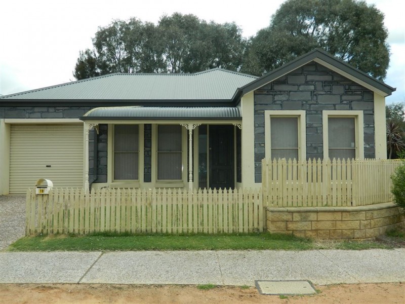 18 Maple CCt, Mawson Lakes SA 5095