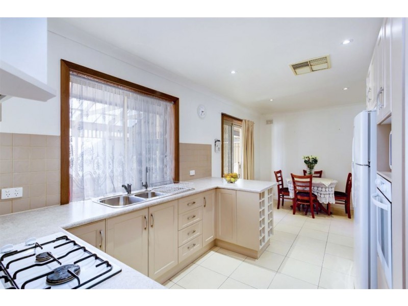 29 Lindsay Avenue, Valley View SA 5093
