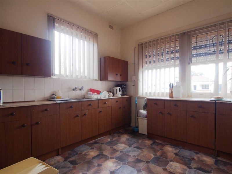 17 Findon Road, Woodville South SA 5011