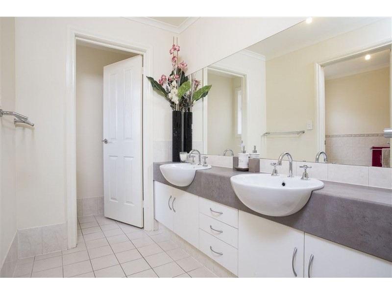 55 Fleming Crescent, Mansfield Park SA 5012