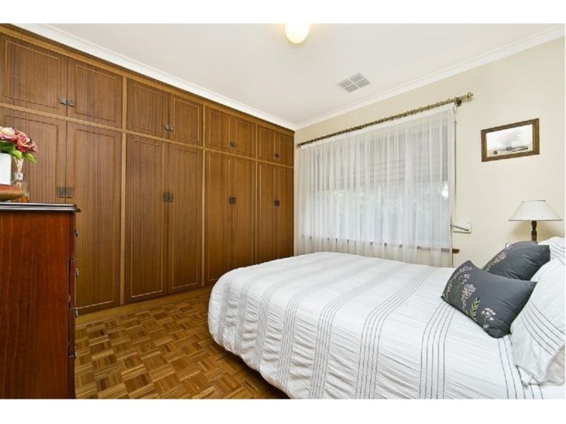 4 Seville Ave, Gulfview Heights SA 5096