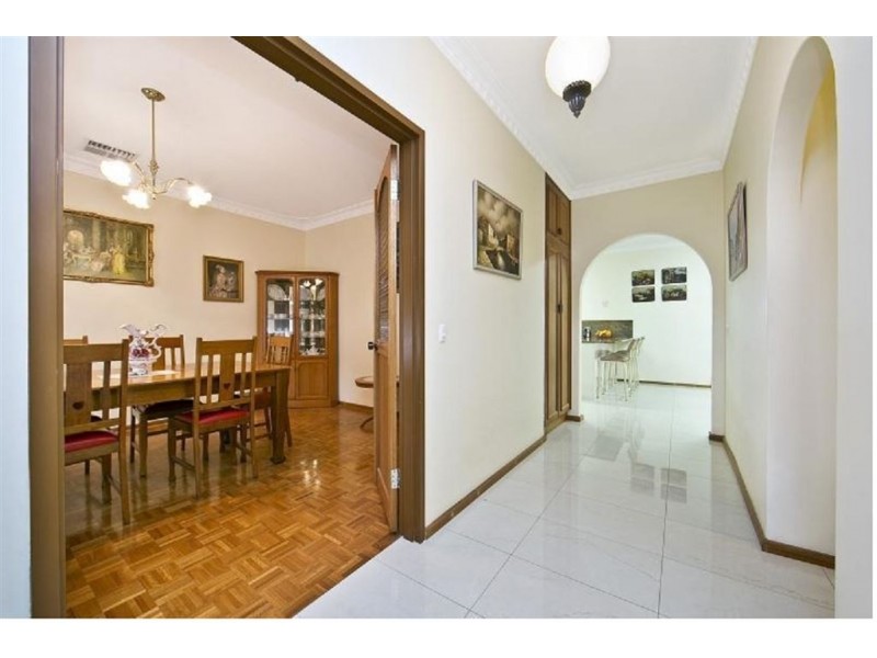 4 Seville Ave, Gulfview Heights SA 5096