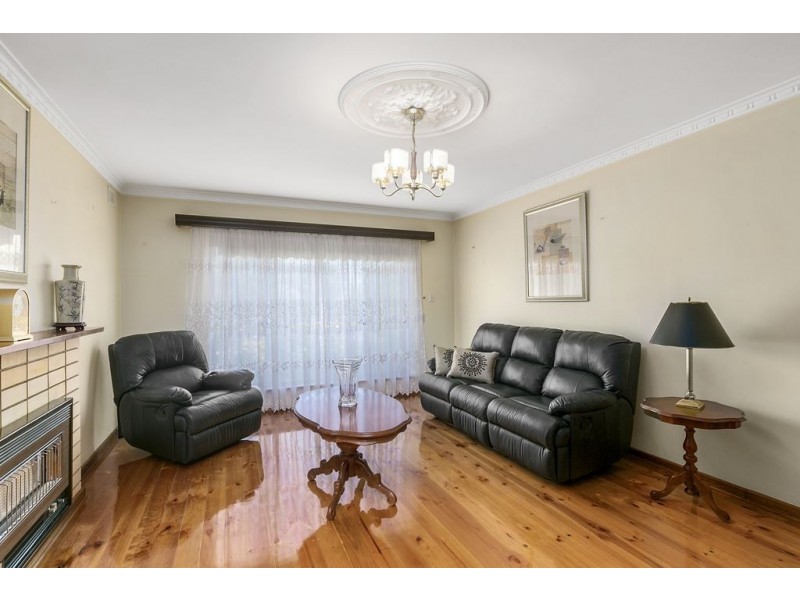 63 Warri Parri Drive, Flagstaff Hill SA 5159