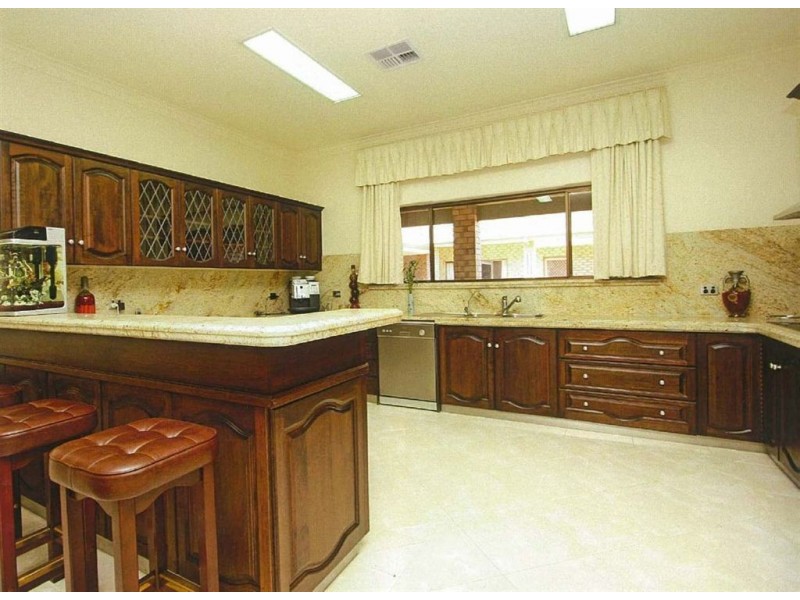 32 Kara Crescent, Gulfview Heights SA 5096