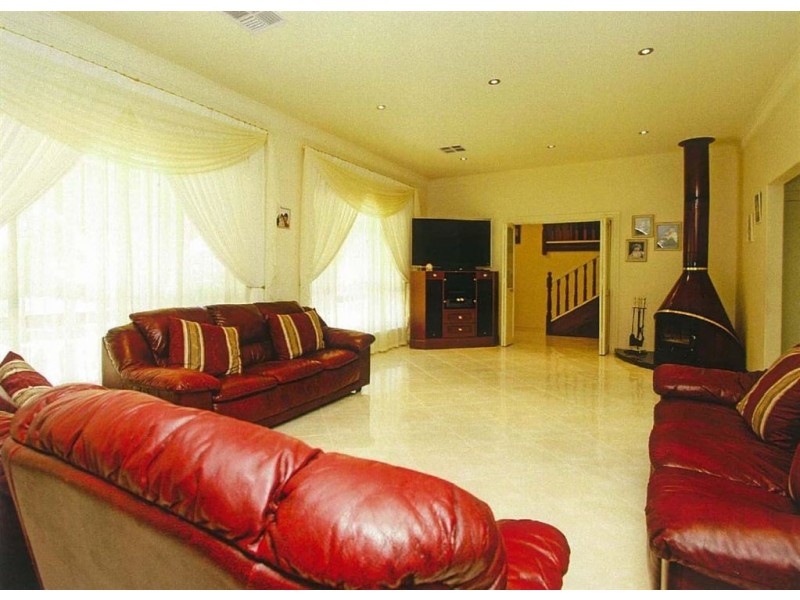 32 Kara Crescent, Gulfview Heights SA 5096