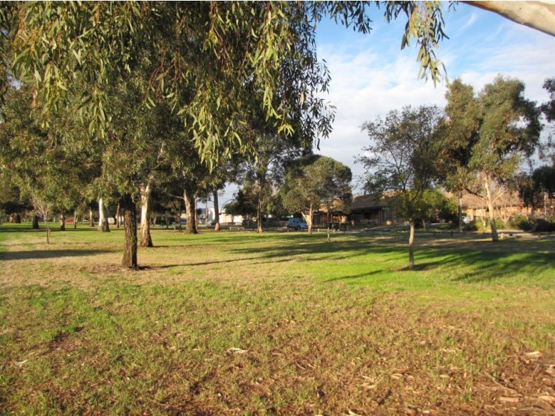 18 Milbank Ave, Gilles Plains SA 5086