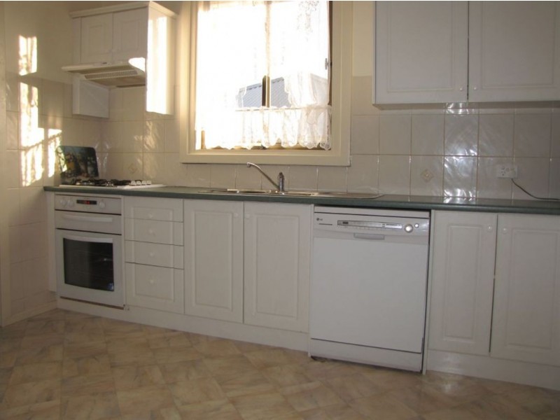 18 Milbank Ave, Gilles Plains SA 5086