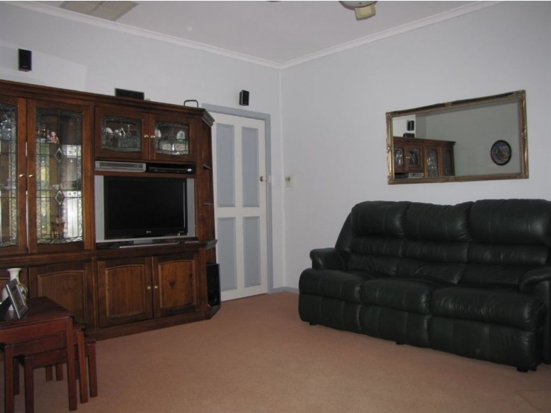 18 Milbank Ave, Gilles Plains SA 5086