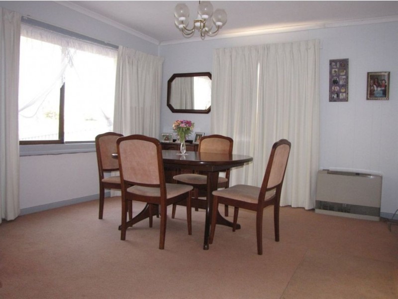 18 Milbank Ave, Gilles Plains SA 5086