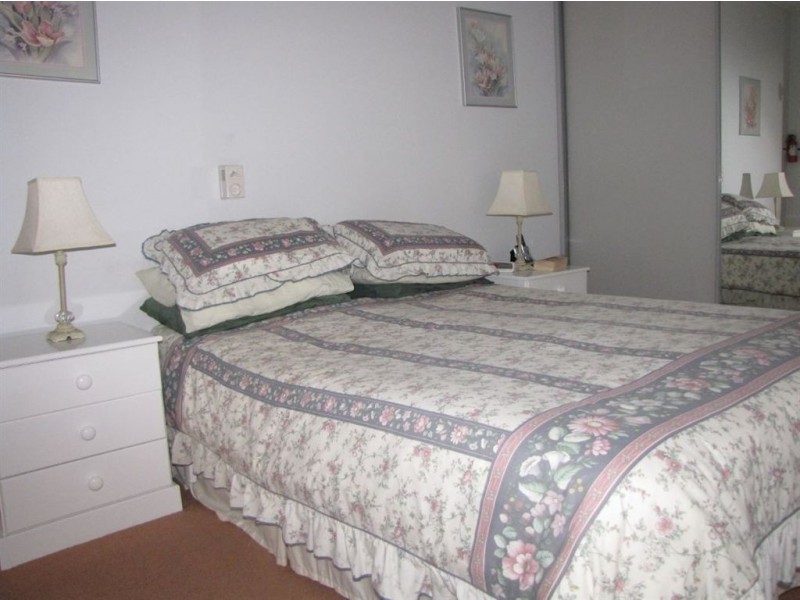 18 Milbank Ave, Gilles Plains SA 5086