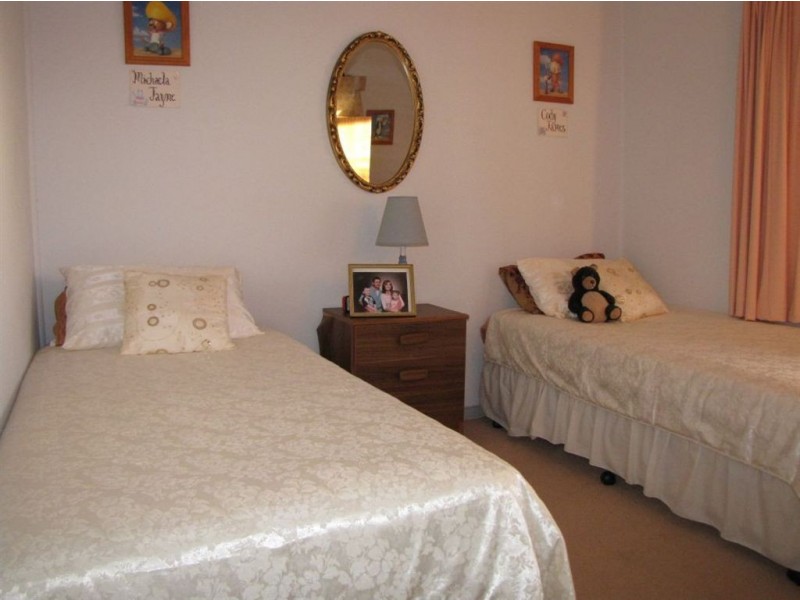 18 Milbank Ave, Gilles Plains SA 5086