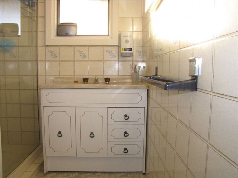 18 Milbank Ave, Gilles Plains SA 5086