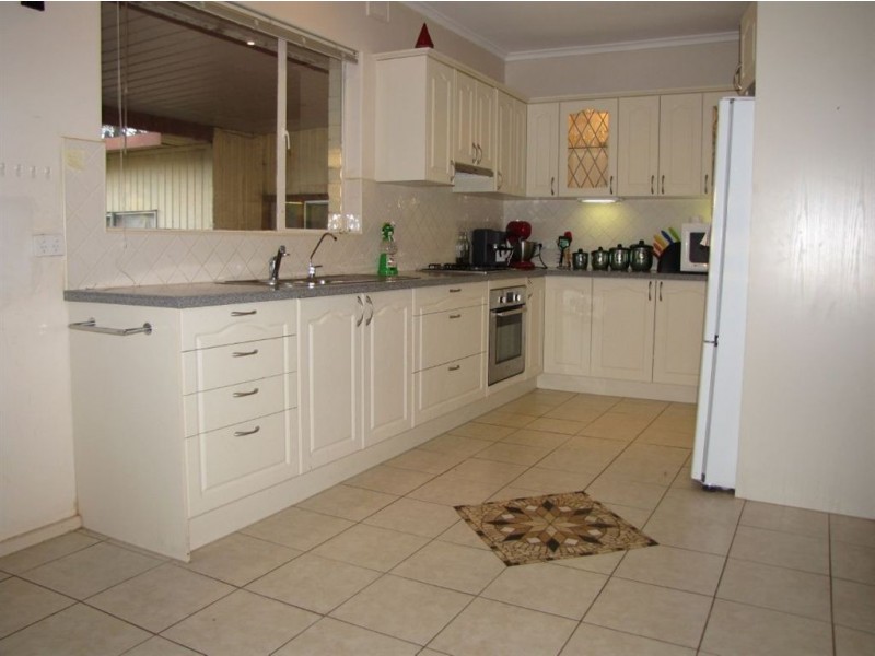 15 Lorna Road, Para Hills SA 5096