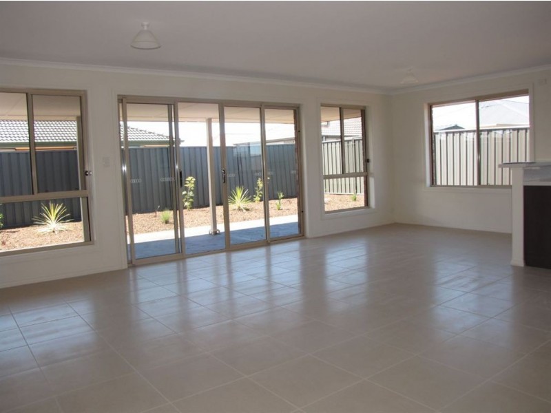 46 East Parkway, Andrews Farm SA 5114