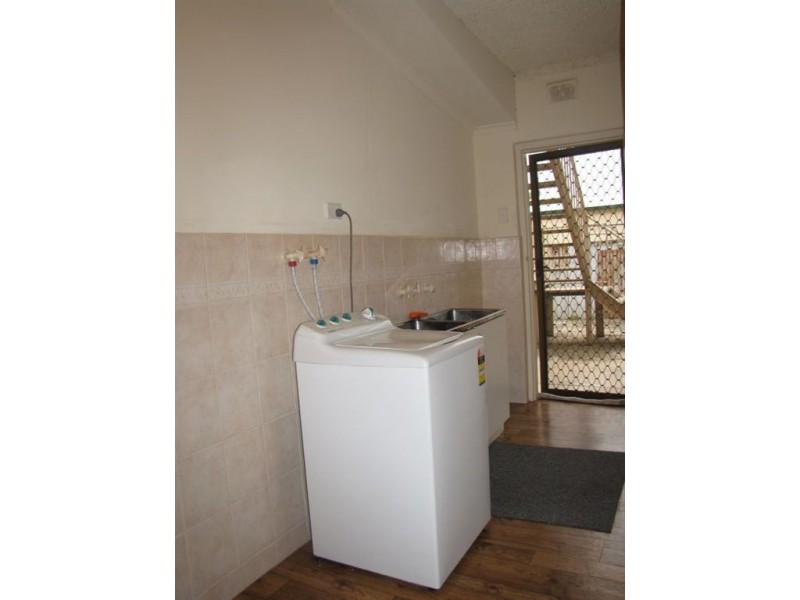 2/16 Russell Street, Rosewater SA 5013