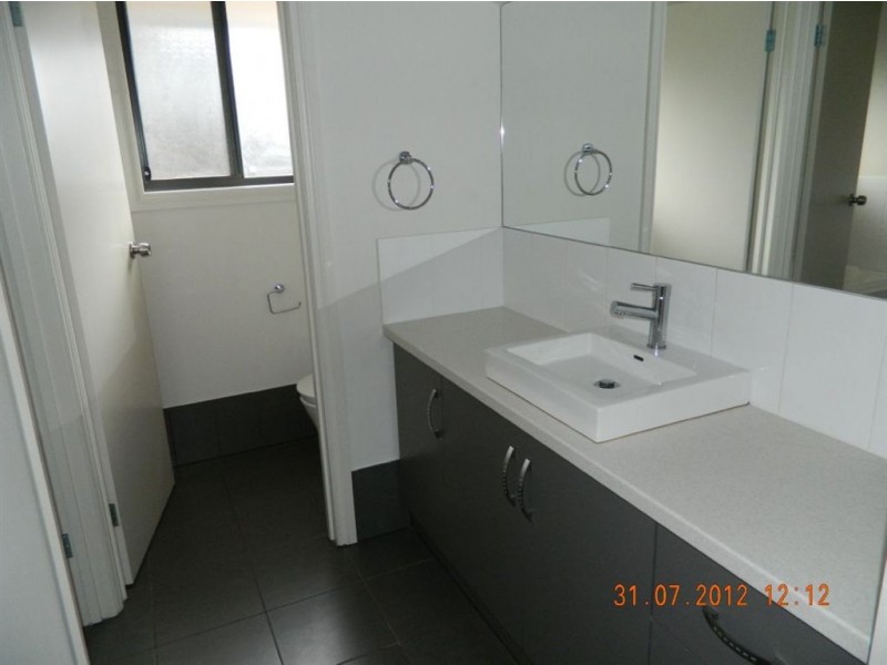 25 Riesling Cres, Andrews Farm SA 5114
