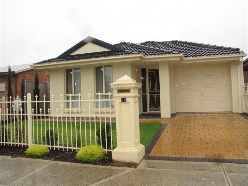 16 Kent Street, Mansfield Park SA 5012