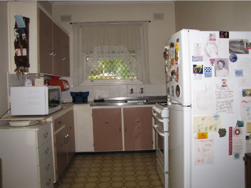 12 Londonderry Cres, Mansfield Park SA 5012