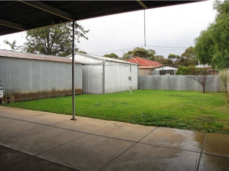 12 Londonderry Cres, Mansfield Park SA 5012