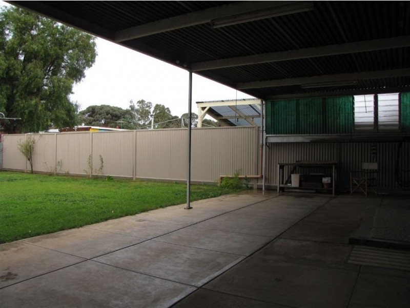 12 Londonderry Cres, Mansfield Park SA 5012