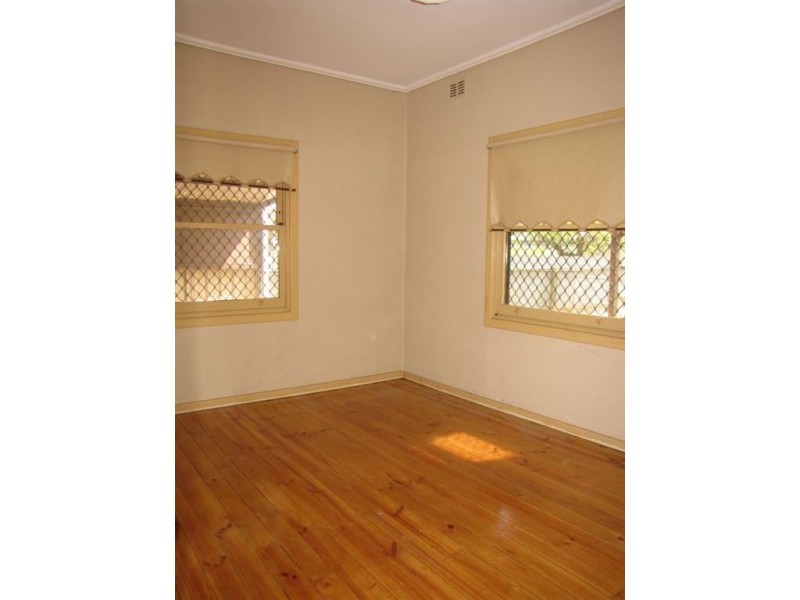 36 Fourth Ave, Woodville Gardens SA 5012