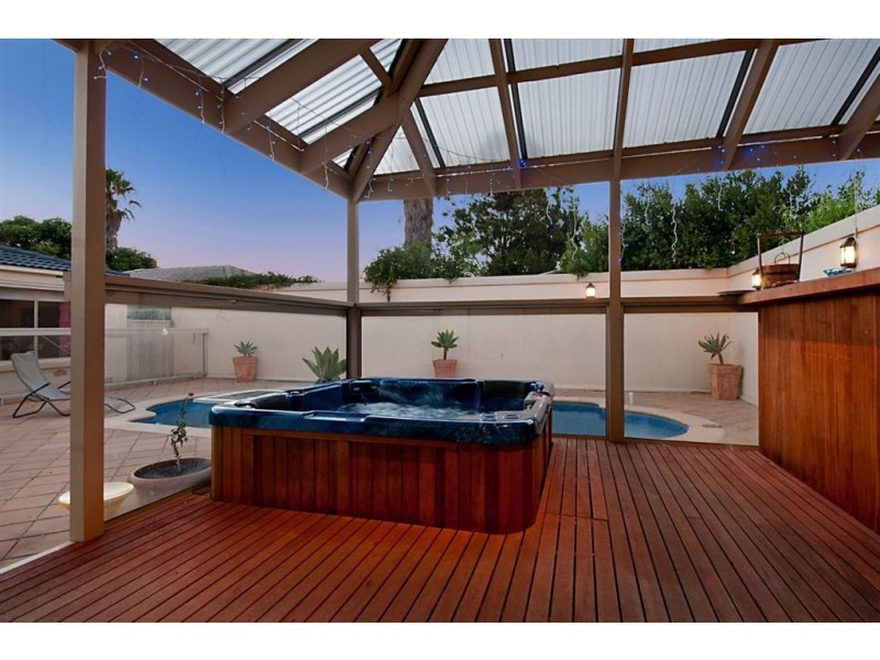 15 Robertson Road, Seaford SA 5169