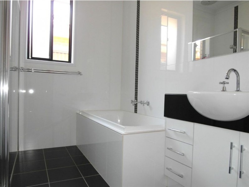 6 Yellow Gum Ave, Athol Park SA 5012