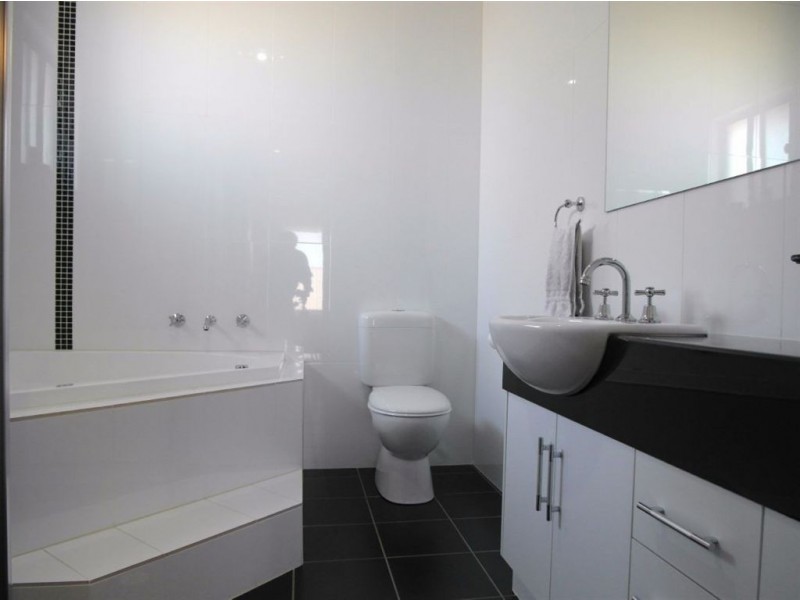 6 Yellow Gum Ave, Athol Park SA 5012