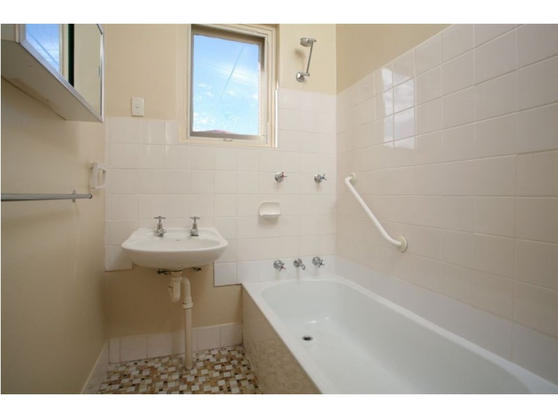 15 Price Ave, Pennington SA 5013