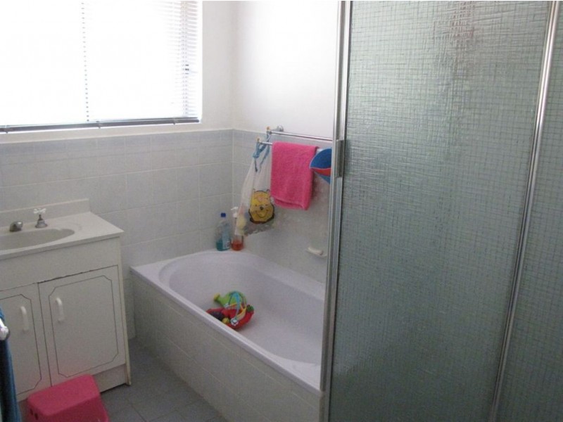 18 Alderman Avenue, Pennington SA 5013