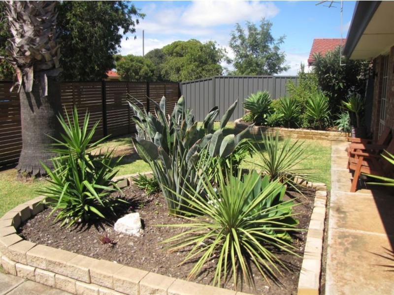 18 Alderman Avenue, Pennington SA 5013