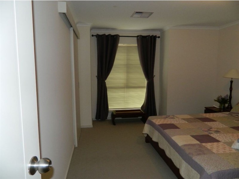 6 Corymbia Ave, Athol Park SA 5012