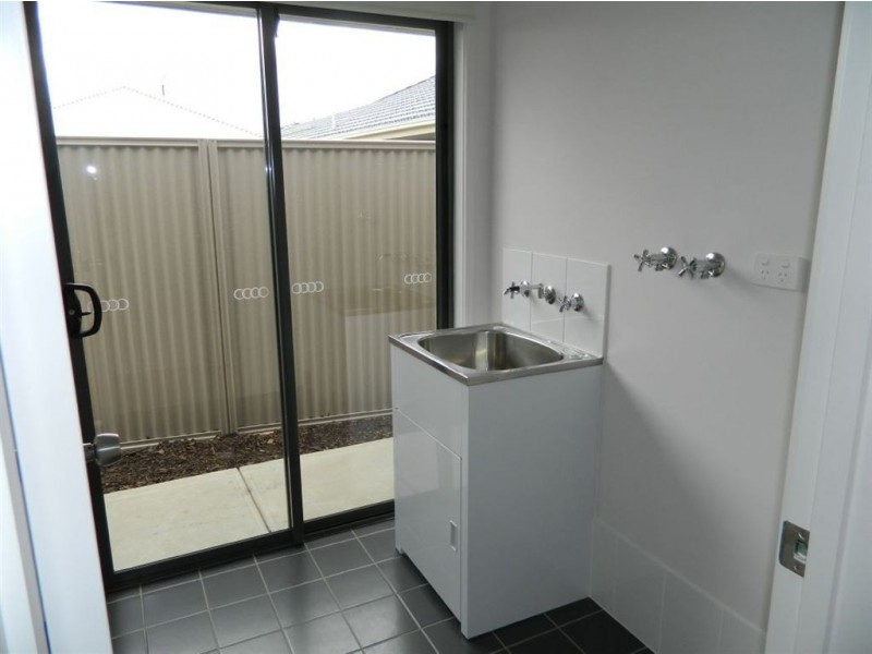 10 Gladstone Road, Mansfield Park SA 5012