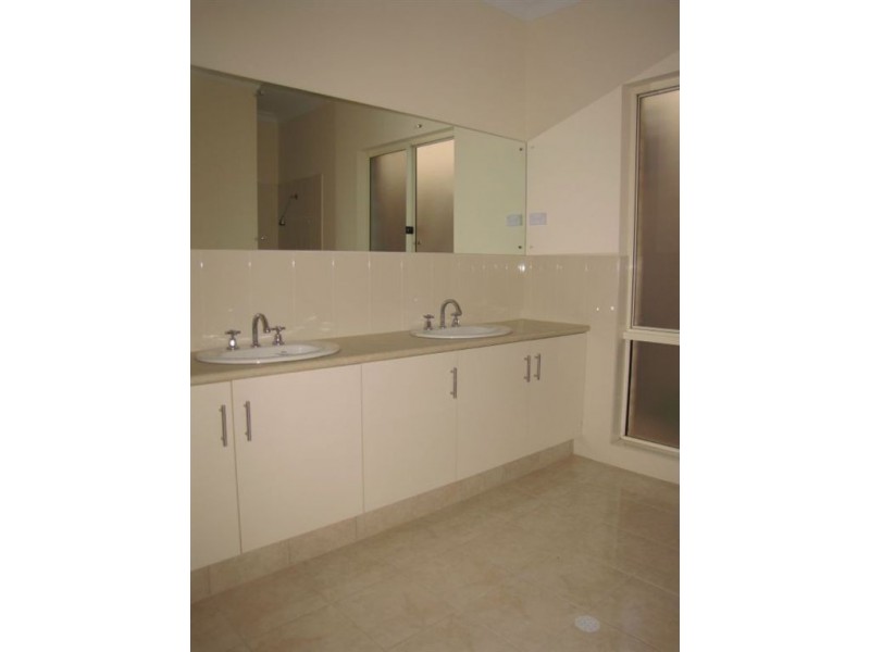 12 Heinrich Street, Mansfield Park SA 5012