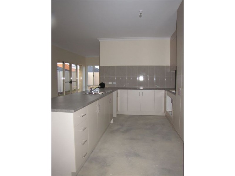 12 Heinrich Street, Mansfield Park SA 5012