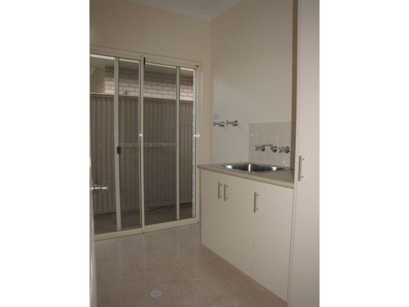 12 Heinrich Street, Mansfield Park SA 5012