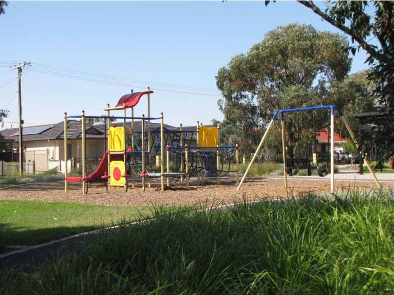 23 Gladstone Crescent, Mansfield Park SA 5012