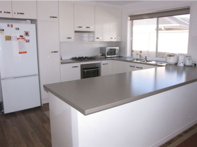 23 Gladstone Crescent, Mansfield Park SA 5012