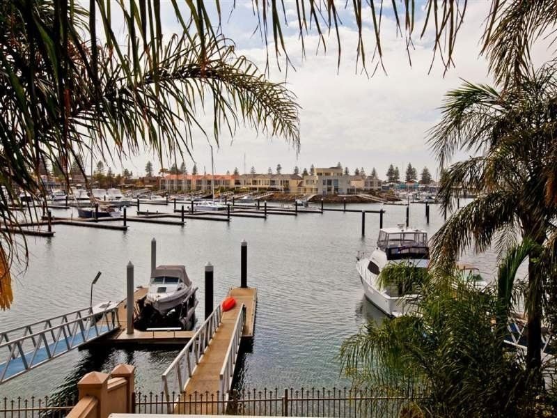 17A Gulf Point Drive, North Haven SA 5018