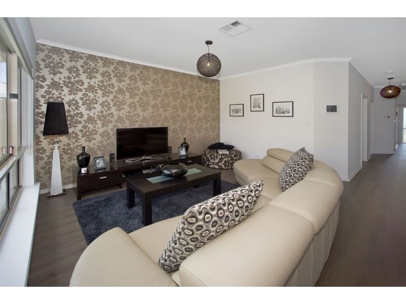 4 Central Court (off Haddington Cres), Mansfield Park SA 5012